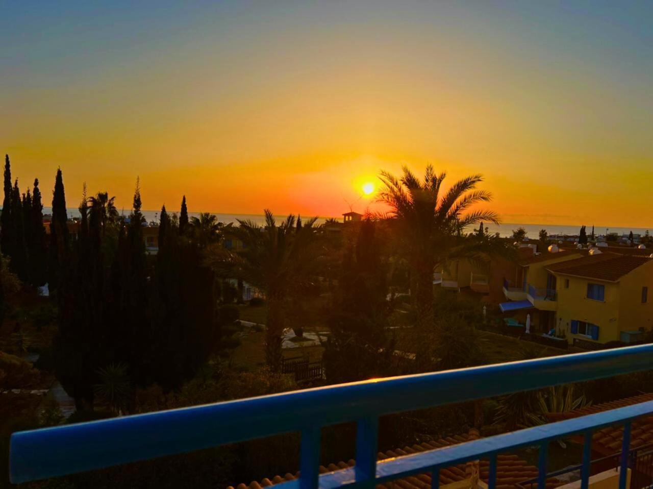 Ferienwohnung Golden Palms Regina Gardens Paphos Exterior foto